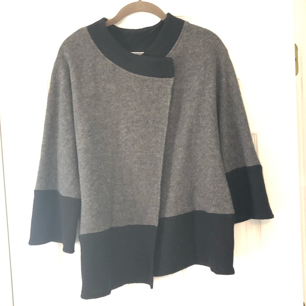 EUC JM Collection Black & Gray Wool Snap Sweater